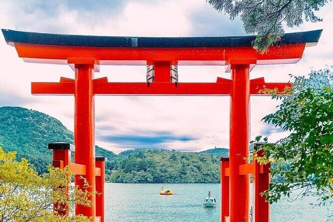 Mt. Fuji & Hakone Cherry Blossom private One Day Tour - Moto Hakone Shrine Torii of Peace: A Quiet Stop With Big Visual Impact
