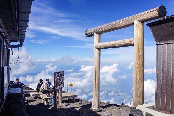 Mt Fuji Private Day Tour from Tokyo with English Speaking Driver - Arakurayama Sengen Park, Chureito Pagoda area, Oshino Hakkai, and the shrine stop