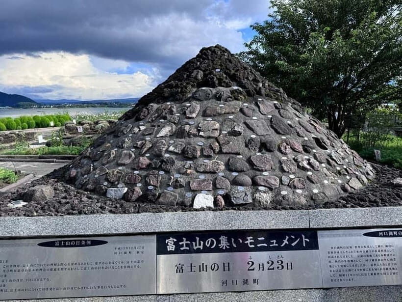 Mt. Fuji Private Tour With Hotel Pick Up From Tokyo - Oshino Hakkai and Oshino village-style stops: Fuji springs and old Japan