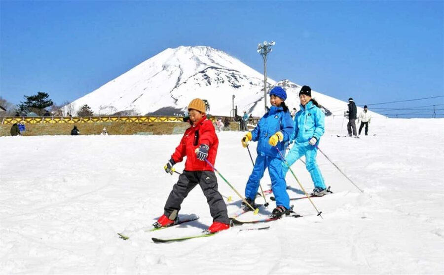 Mt. Fuji Skiing Experience- YETI Ski Resort & Onsen Day Trip - Getting there: the 7:30 AM Tokyo Station departure and the bus rhythm