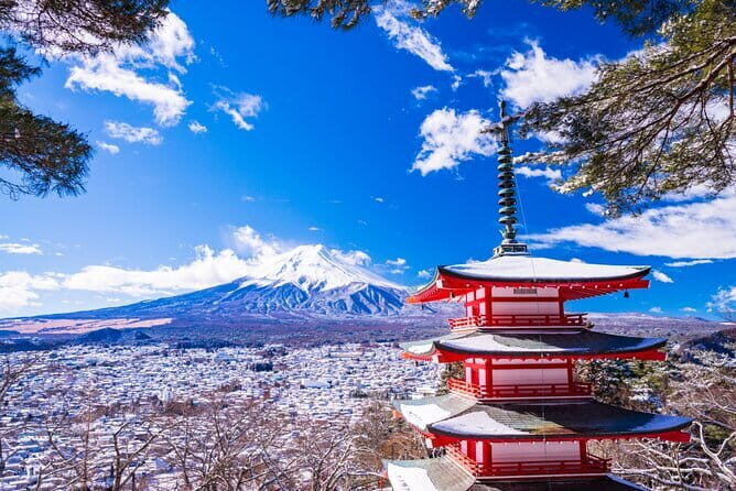Mt. Fuji Tours to Lake Kawaguchi and Yamanaka Onsen English Guide - Lake Kawaguchiko: the best odds for clear Fuji photos