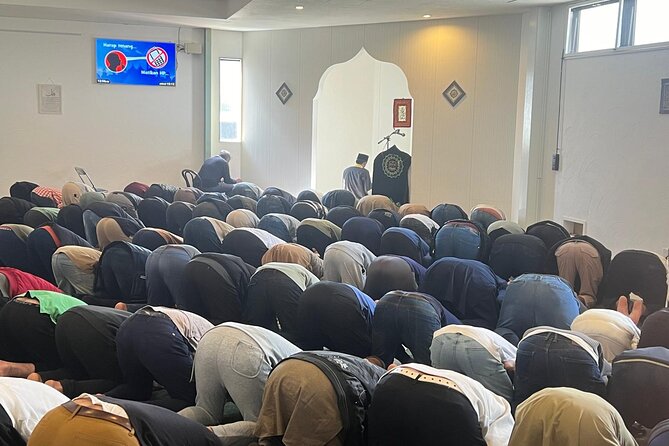 Muslim Friendly Mt. Fuji Tour with Halal Lunch and Prayer Time - Itchiku Kubota Art Museum: Fuji views meet art, depending on the season