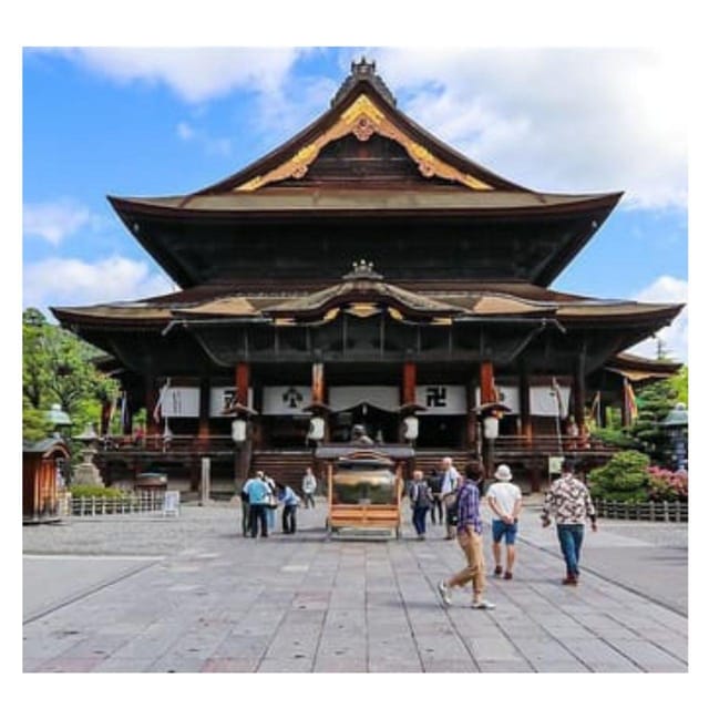 Nagano Tokyo: Snow Monkey Private Day Tour Hotel Pick & Drop - Obuse and the Hokusai Museum: art, sweets, and easy strolling