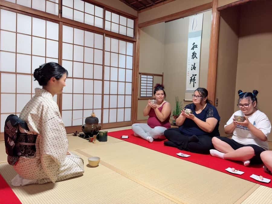 【NEW】Shibuya Tea Ceremony Tokyo-Chaan - Your hosts: Japanese instructors in kimono with fluent English