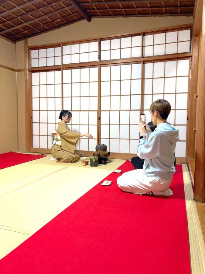 【NEW】Shibuya Tea Ceremony Tokyo-Chaan - Where you’ll be: tatami calm at the Manji Building on Dogenzaka