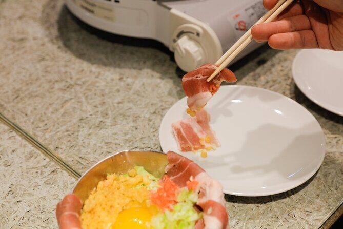 Okonomiyaki making experience~Japanese popular food - Toppings That Finish the Flavor (Sauce, Mayo, Aonori)