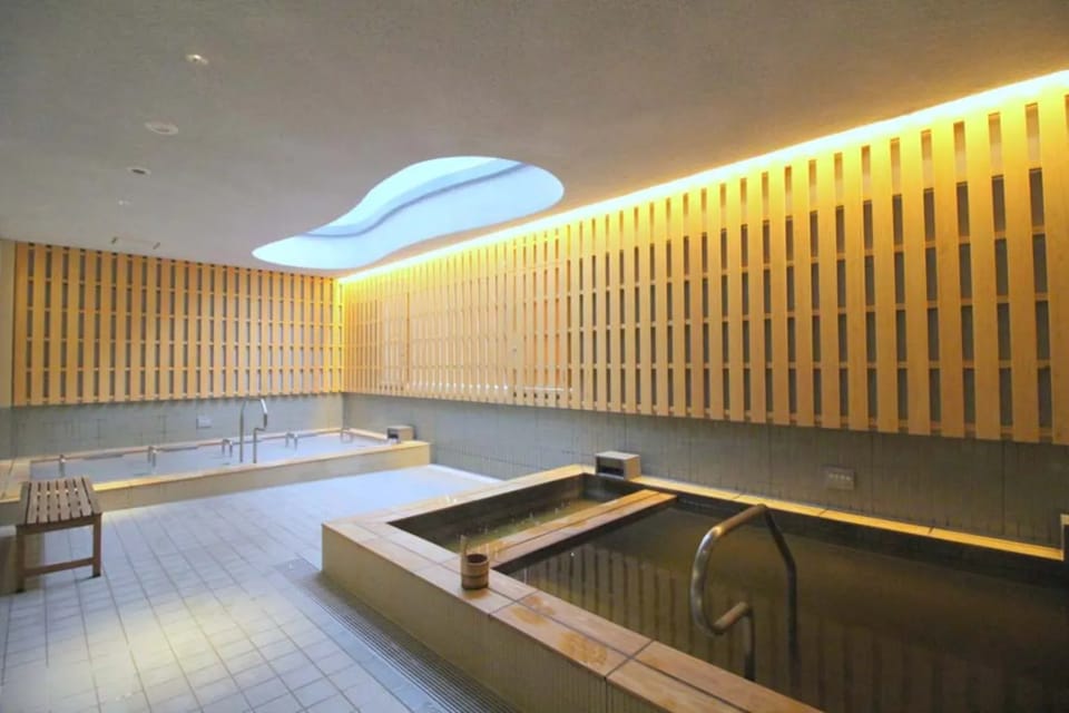 Onsen Spa in Tokyo and Asakusa Bar Hopping with Local Guide - Stop 1: Edoyu Onsen in Tokyo, and Why the Time Matters