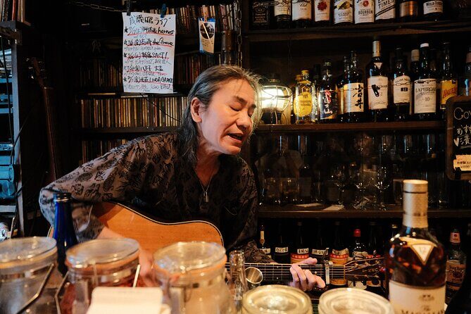 Private Bar Hopping Tour in Shinjuku Golden Gai - Second Golden Gai bar: the actor’s corner and a different kind of fame