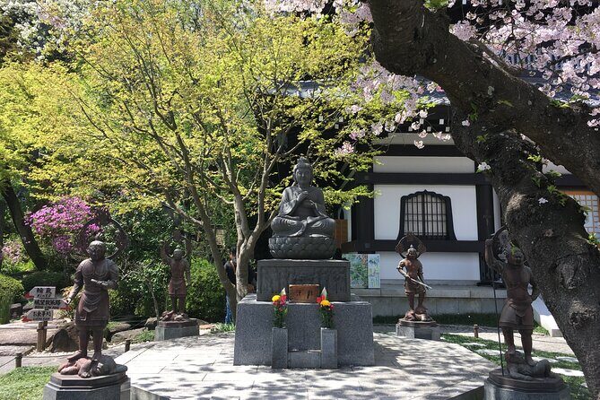Private Car Tour to see Highlights of Kamakura, Enoshima, Yokohama from Tokyo - Tsurugaoka Hachimangu and Komachidori: Shrine Power and Snack-Souvenir Time