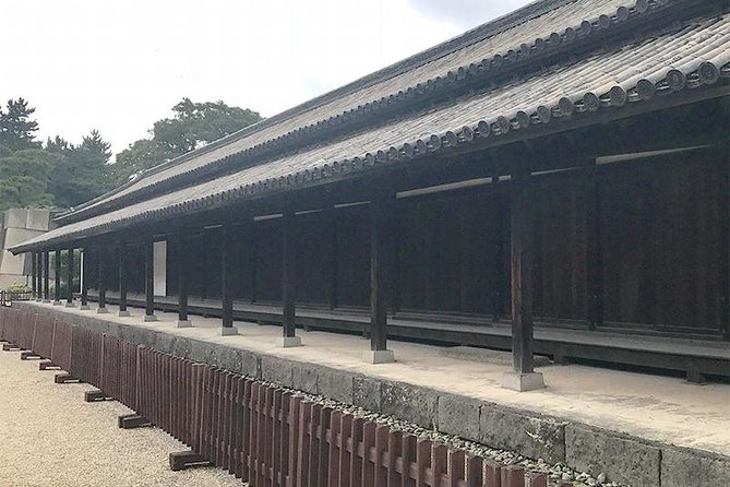 Private Tour - History, Art and Nature at the Imperial Palace - East Gardens of the Imperial Palace and Edo Castle Ruins