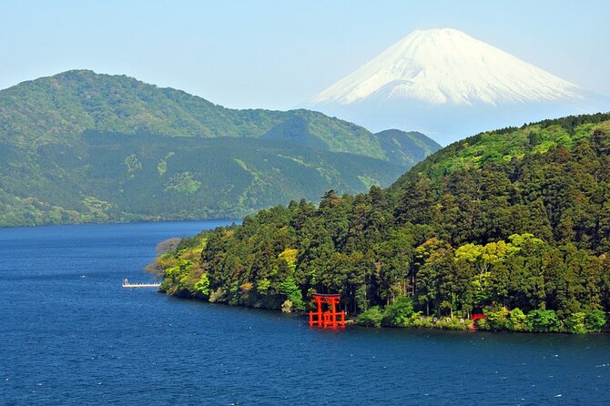 Private tour to Mount Fuji and Hakone from Tokyo - Hakone Shrine and Lake Ashi: the red torii shot that defines the area