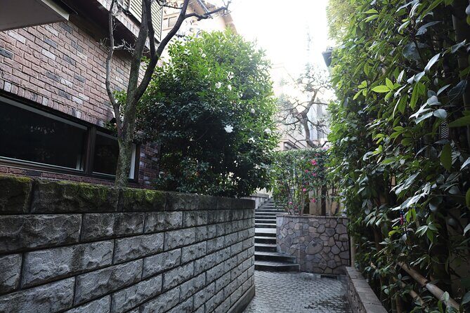 Private Walking Tour: The Little Kyoto of Tokyo, Kagurazaka - Tsukudo Hachiman Shrine: A 1200-Year Thread in Plain Sight