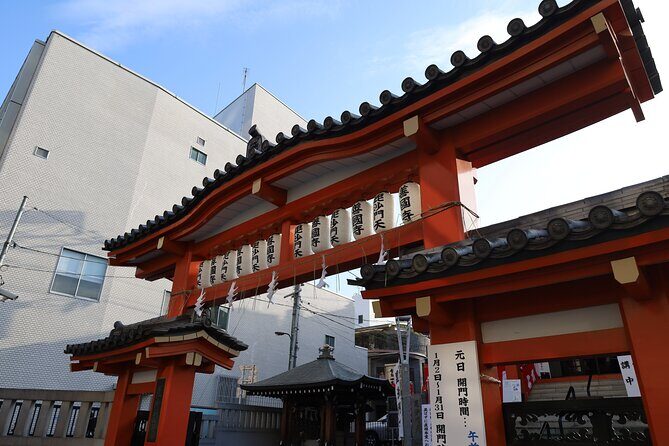 Private Walking Tour: The Little Kyoto of Tokyo, Kagurazaka - AKOMEYA TOKYO in la kagū: Modern Design Meets Warehouse Life