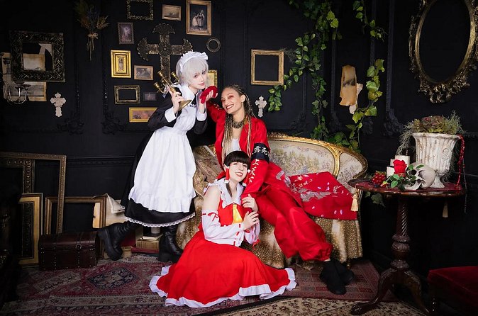Professional Cosplay Photography Experience with English Guide - English support and multi-language brochures that actually help