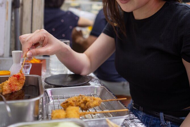 Shibuya by night in Small Groups: Neon Lights and Local Flavors - Hands Shibuya: the clever finish for practical souvenirs
