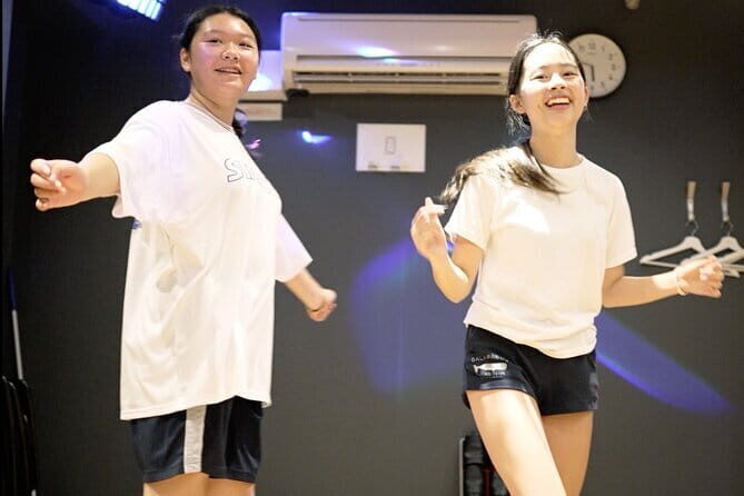 Shuffle Dance in Tokyo with a TikTok Star - Intermediate Level - Shuffle Dance in Shinjuku: Why This Feels Like Tokyo Pop Culture (Not a Tourist Activity)
