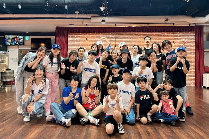 Shuffle Dance in Tokyo with a TikTok Star - Intermediate Level - The 1-Hour Class Flow: Warm-Up, Intermediate Shuffle Steps, and Your 4K Clip