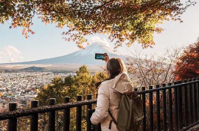 Small Group Tour Mount Fuji and Lake Kawaguchi from Tokyo - Fujiyoshida free time: lunch and souvenir shopping with breathing room