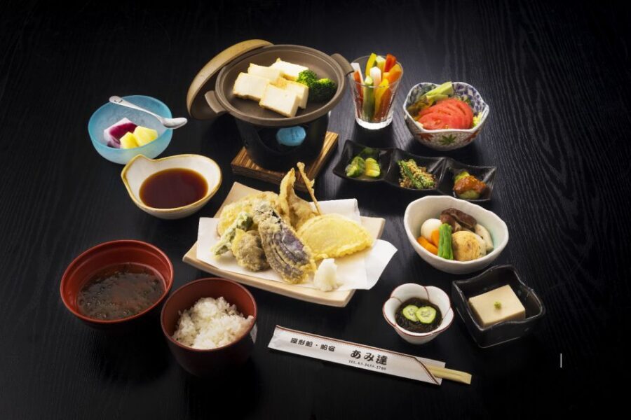 Sumida River: Japanese Traditional Yakatabune Dinner Cruise - Service style and the language gap (and how to deal with it)