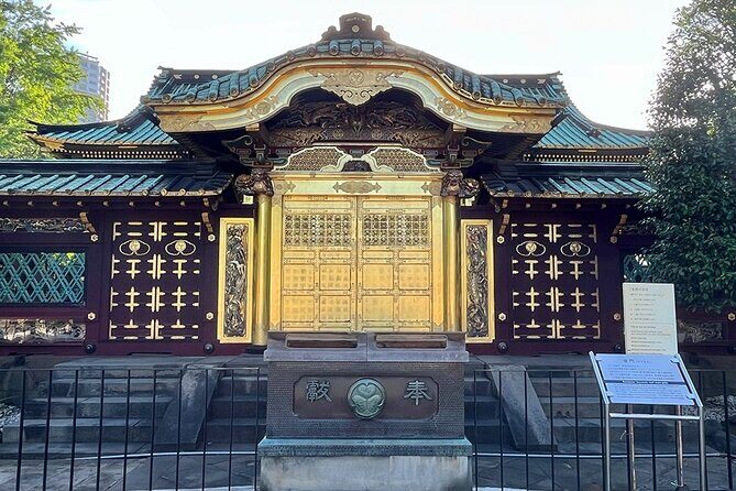 Tailored Tokyo private Tour with a Local Guide (10:00〜) - Ueno Daibutsu and Hanazono Inari: quick hits with big photo payoff