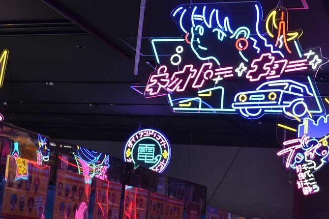 Tokyo After Dark Shinjuku Tour of Tradition and Pop Culture - Purikura included: your photo sticker booth keepsake