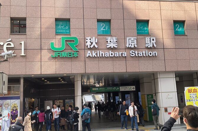 Tokyo Akihabara Anime Manga Video Games and Maid Cafe Tour - Akihabara Radio Kaikan: the figure-and-model hunt with lots of breathing room