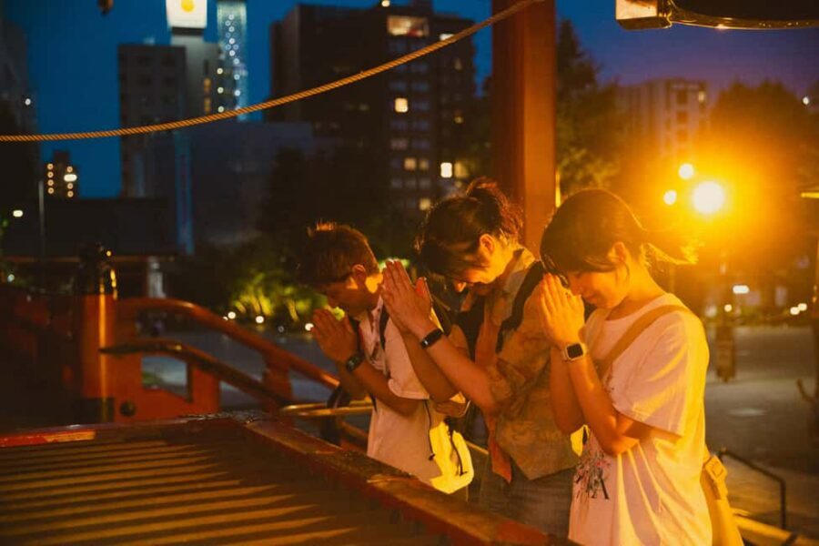 Tokyo: Asakusa Photogenic Night Walk with 1 drink - Sensō-ji illuminated: what you’ll actually experience after 6pm