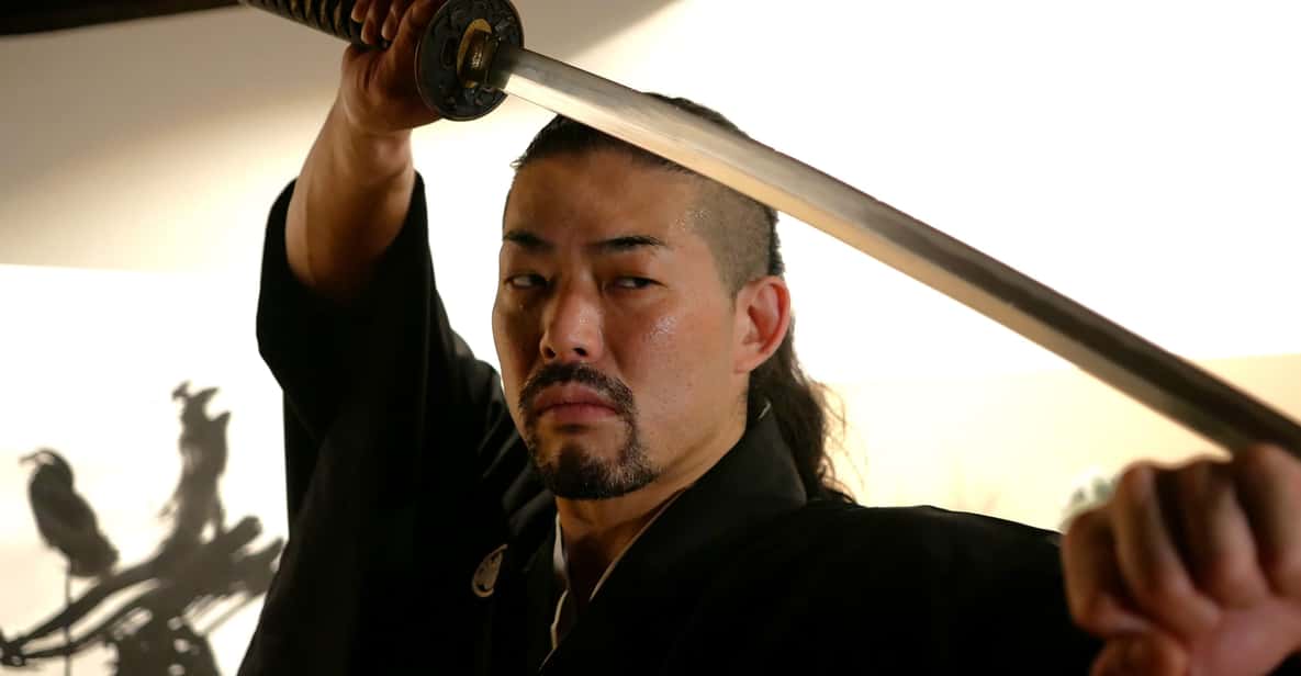 Tokyo : Authentic Samurai Experience in a Private Space. - Sword Training Basics: Draw, Hold, Swing, Sheath