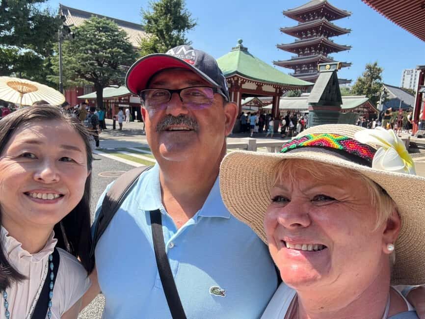 Tokyo: Beyond Asakusa to Kappabashi Kitchen Town - Finding your guide at Starbucks Kaminarimon (no drama starts)