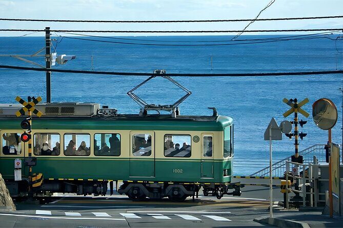 Tokyo: Bus Tour to Kamakura Great Buddha & Enoshima with Pickup - Stop 4: Tsurugaoka Hachimangu Shrine—Kamakura’s power center