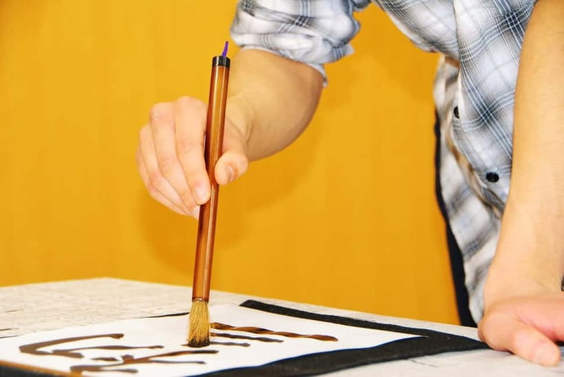 Tokyo: Calligraphy Workshop Craft Your Own Art in Asakusa - Traditional Brushes vs. a Modern Fude Pen: The Smart Tool Mix