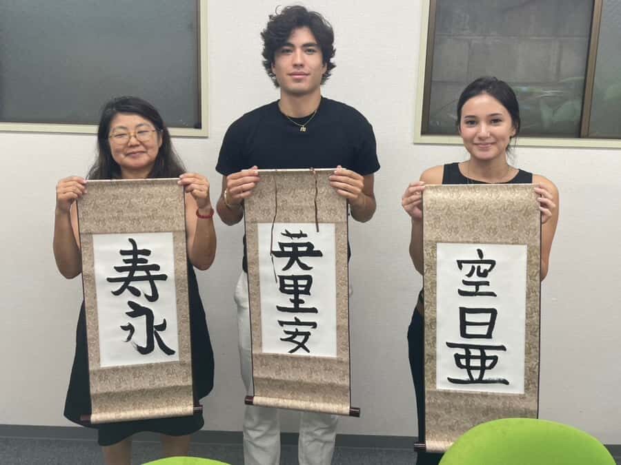 Tokyo：Calligraphy & Zen Mindful Journey+Take Home Memory - Wearing a kimono: cultural dressing with a clear purpose