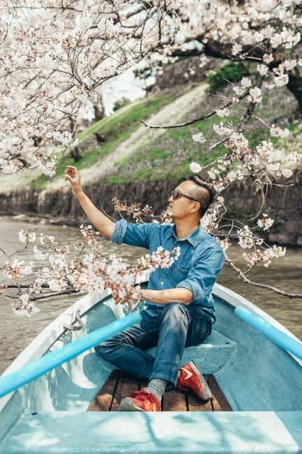 Tokyo Cherry Blossom Express Tour with Boat Ride - Koishikawa Korakuen Garden: your serene cherry blossom warm-up