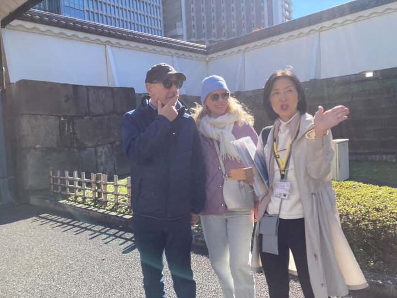Tokyo, Edo Castle & East Garden of the Imperial Palace Tour - History that clicks: how a guide turns signs into meaning