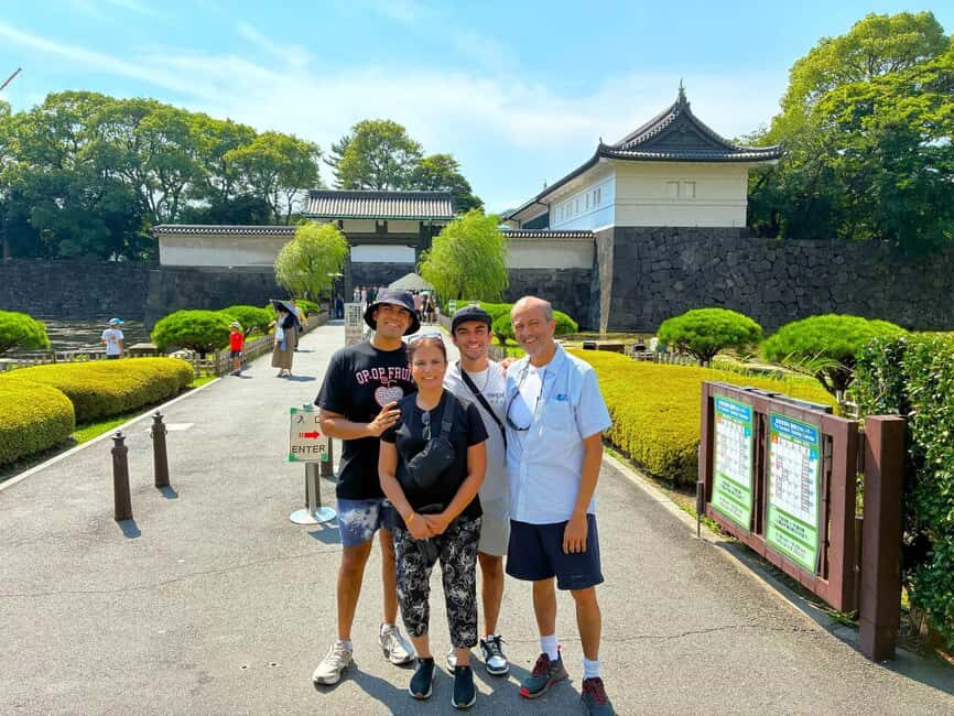 Tokyo: Edo Castle Ruins & Imperial Palace East Garden Tour - Tokyo in miniature: Edo Castle ruins plus Imperial East Gardens