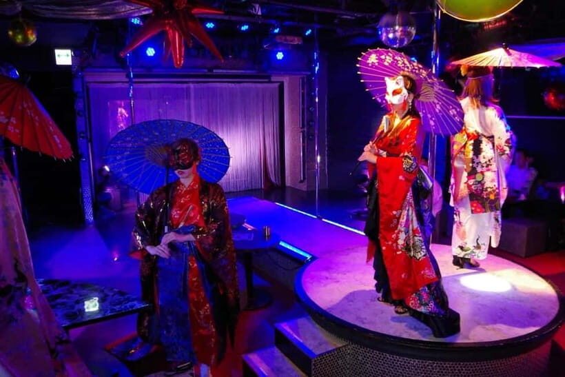 Tokyo: Entertaiment bar NEST - NEST in Shinjuku: finding Bar NEST’s B1 entrance