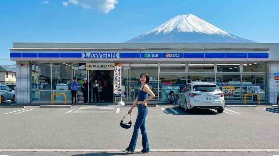 Tokyo: Full-Day Tour of the Six Majestic Spots of Mt Fuji - Arakurayama Sengen Park: red pagoda views with seasonal color
