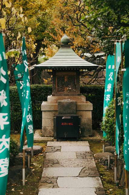 Tokyo: Ghost Tour with Scary Japanese Stories and Folklore - Tokyo Station meetup: where the tour sets its tone