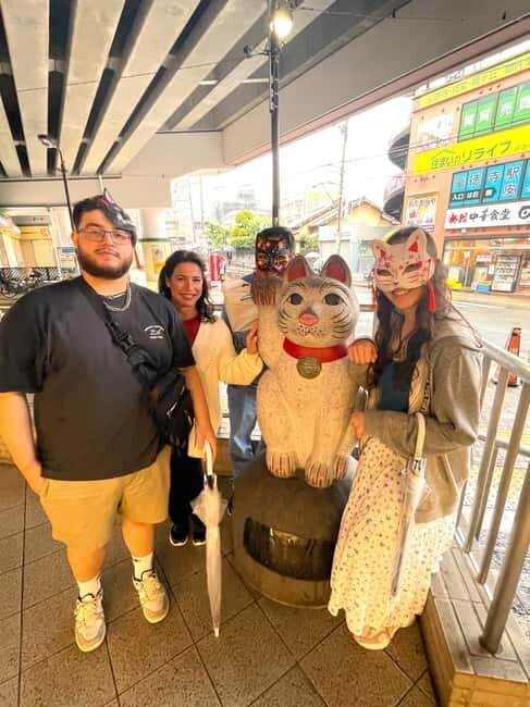 Tokyo: Gotokuji Cat Temple, Shinjuku Cat Cafe & 3D Cat Tour - The train ride: quick transit with a guide helping you keep it simple