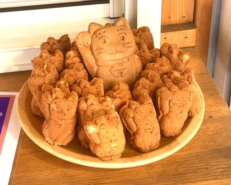 Tokyo: Gotokuji Lucky Cat Temple & Harajuku Cat Cafe Tour - Practical tips so your cat day runs smoother