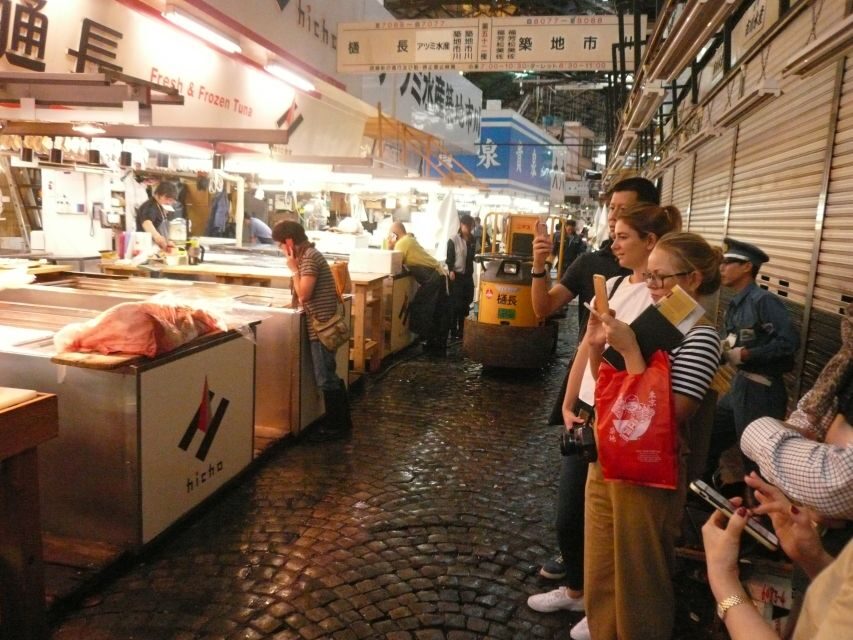 Tokyo: Guided Walking Tour of Tsukiji Market with Lunch - Tsukiji Hongwanji Temple Gate: the calm start before the food chaos