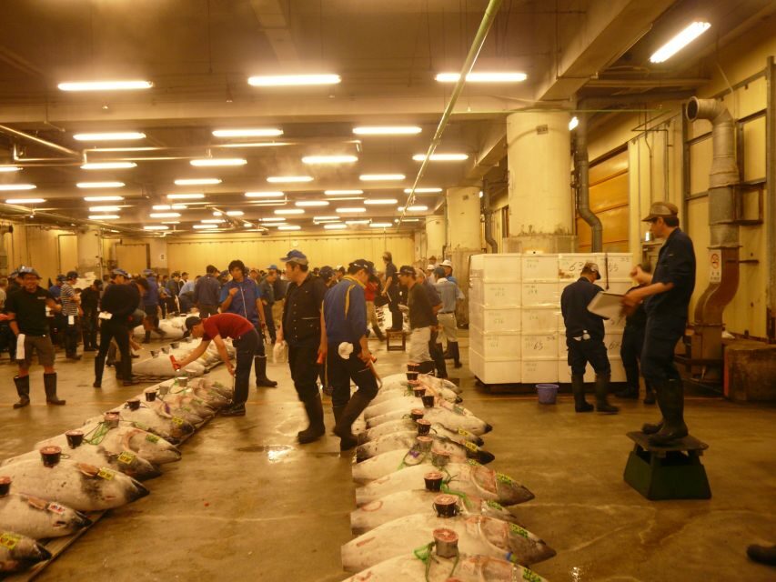 Tokyo: Guided Walking Tour of Tsukiji Market with Lunch - Tsukiji Outer Market: how the lanes, workers, and stalls make sense