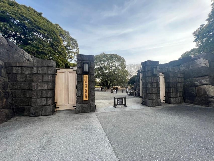 Tokyo: Hama-rikyu Gardens tour with Japanese Tea & Sweets - Meeting Points and Drop-Offs: Keep It Simple