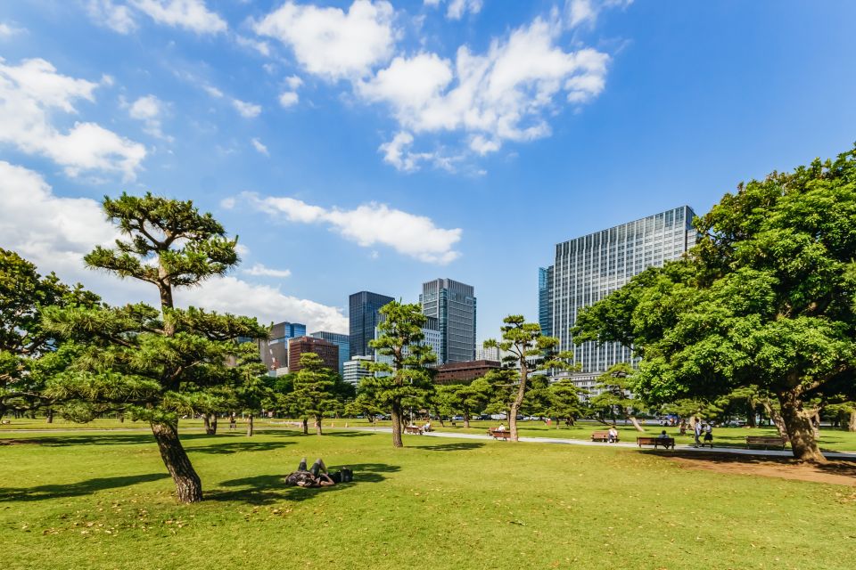 Tokyo: Hop-On Hop-Off Sightseeing Bus Ticket - Route 2: Tokyo Tower and Tsukiji Ginza course (central icons)