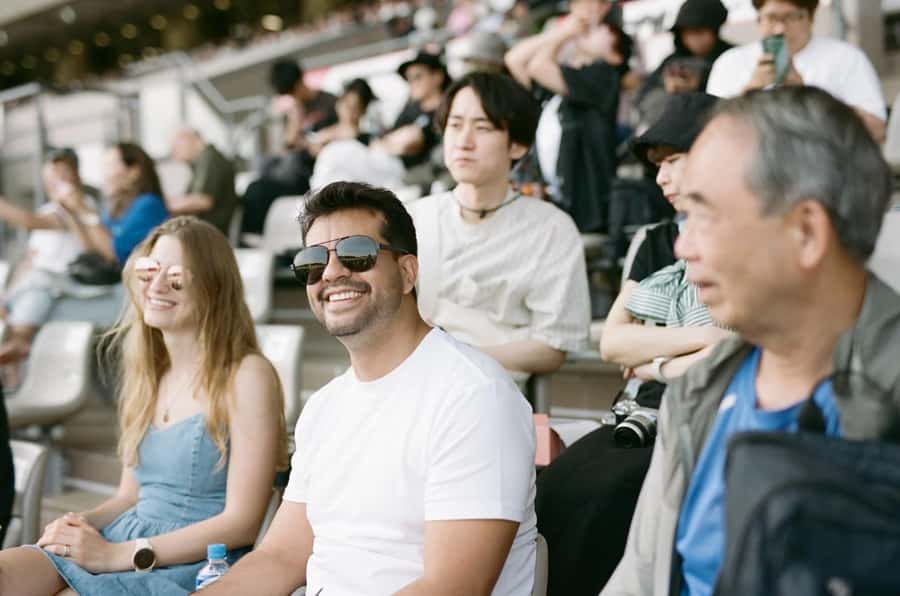 Tokyo: Horse Racing Tour with Local Fan - Food and drinks on your own tab, but the setting invites snacks