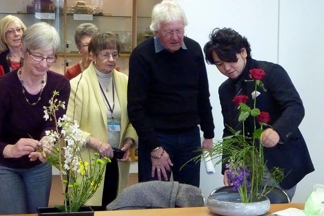 Tokyo Ikebana, Japanese Traditional Flower Arrangement Experience - Inside the One-Leaf Ikebana Workshop: What the Session Starts Like