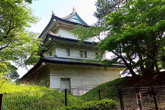 Tokyo: Imperial Palace and Shogun Historical Walking Tour - Value check: is $22 worth it when the gardens can be free?