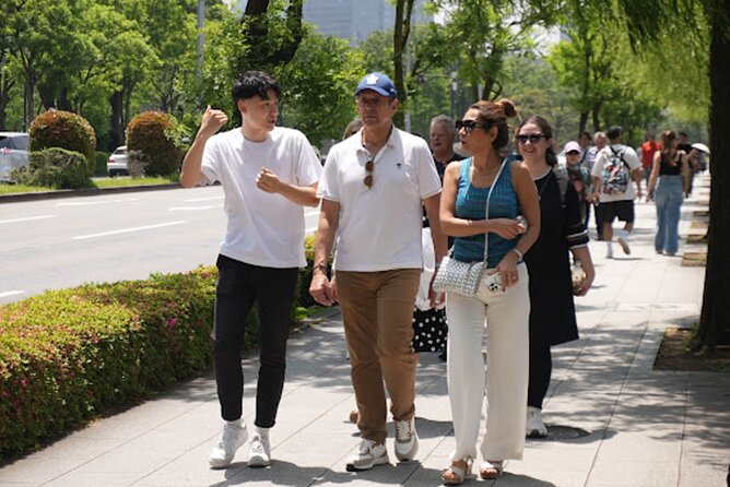 Tokyo: Imperial Palace and Shogun Historical Walking Tour - The walk through the Edo Castle ruins: where you slow down and look closer