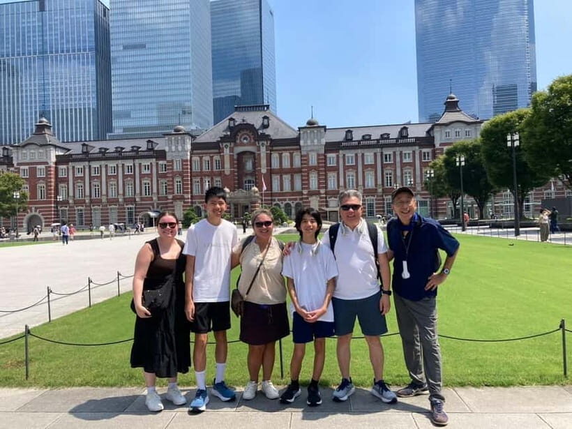 Tokyo: Imperial Palace East Gardens and Tokyo Station Tour - Ninomaru Garden and the Edo Castle ruins you can track