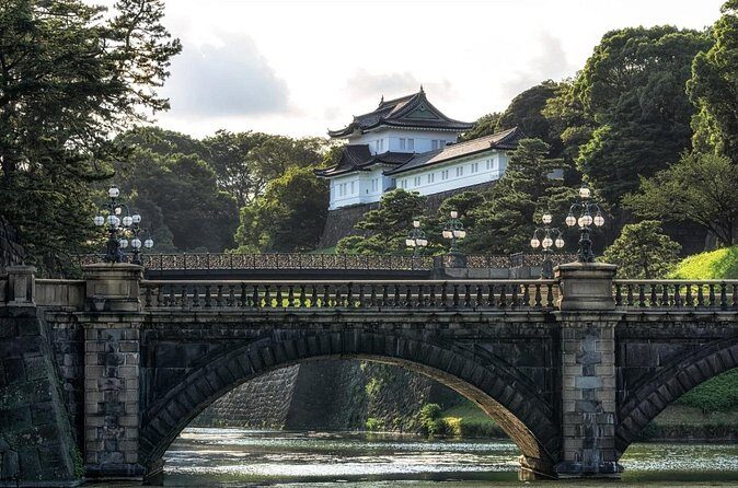 Tokyo Imperial Palace:Guided Walking Tour of East Gardens - The 2-hour pacing: what it’s like in real time